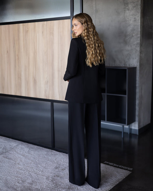 Evelisse Suit