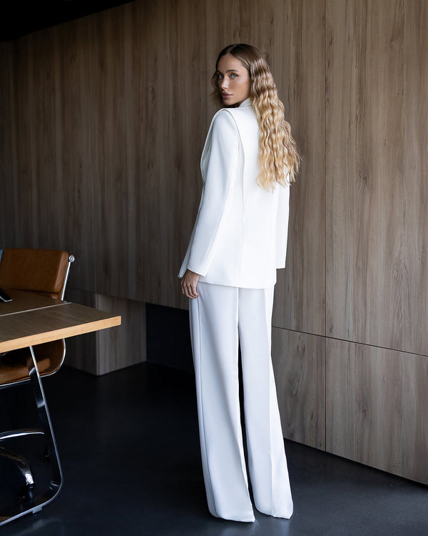 Evelisse Suit